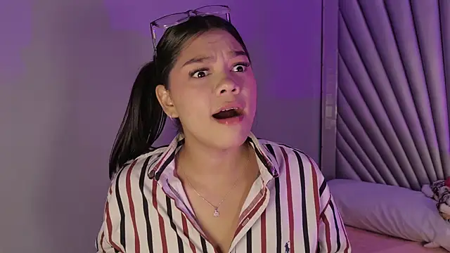 HatsaJones online show from April 21, 4:19 am