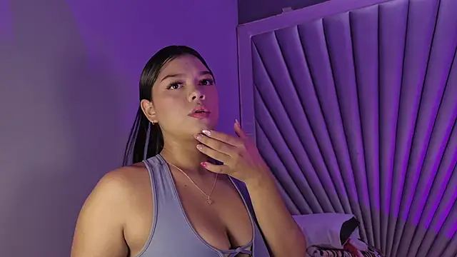 HatsaJones online show from April 26, 4:10 am