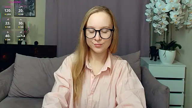 SoonMoor online show from December 21, 7:51 pm