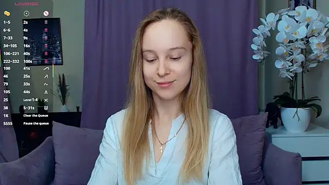 SoonMoor online show from April 10, 6:47 pm