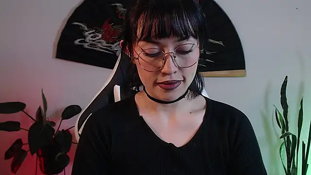 Ellyuwuw online show from January 14, 10:15 pm