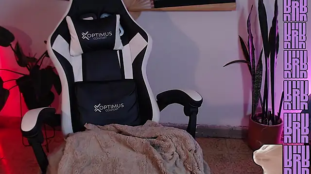 Ellyuwuw online show from March 4, 12:17 am