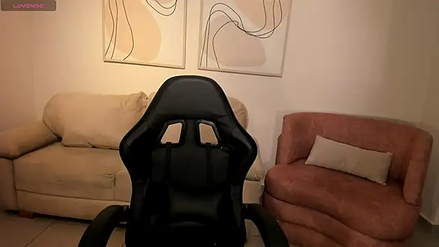 MayaMoretti  online show from April 25, 8:17 pm