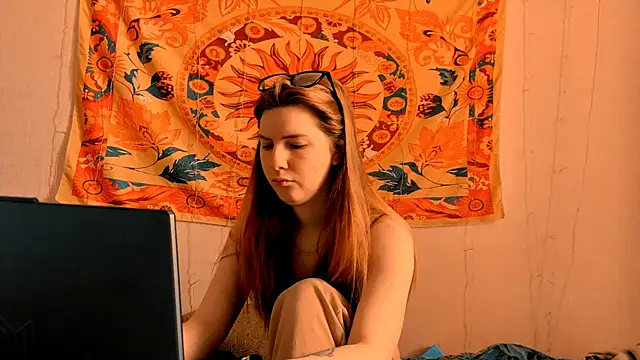 AliceCUNTach online show from April 23, 5:15 am