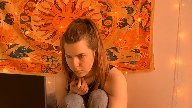 AliceCUNTach online show from April 29, 5:10 am