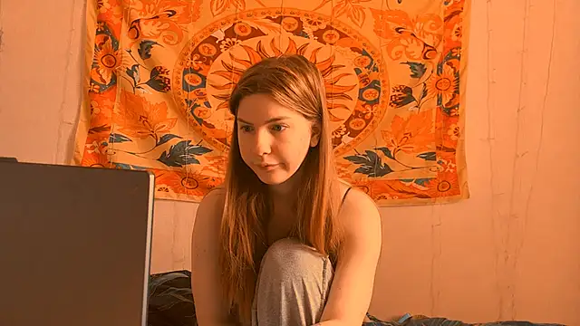 AliceCUNTach online show from April 26, 5:05 am