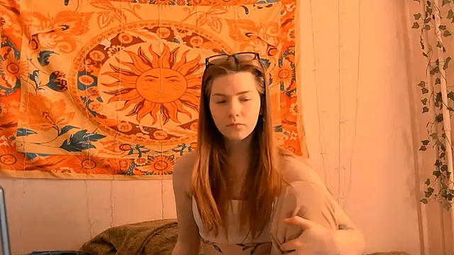 AliceCUNTach online show from April 22, 5:04 am