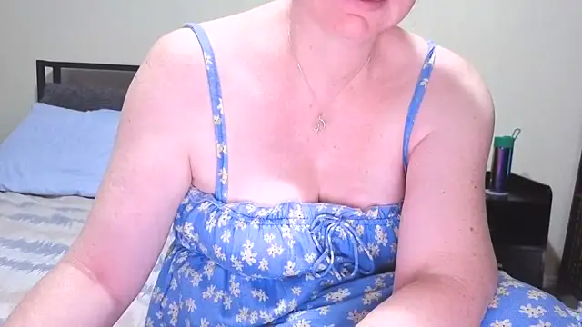 aussiepeaches online show from September 25, 2:32 am