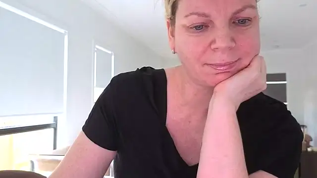 aussiepeaches online show from April 24, 12:13 am