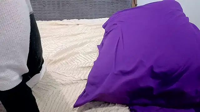 aussiepeaches online show from June 9, 4:45 am
