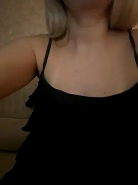 Snapshot of Nikihot__ chatting on October 8, 6:07 am Nikihot online show from October 8, 6:07 am