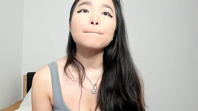 Soyun Mia online show from April 22, 1:30 pm