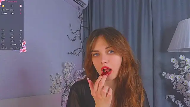 Snapshot of LisaDrake chatting on September 19, 8:52 pm LisaDrake online show from September 19, 8:52 pm