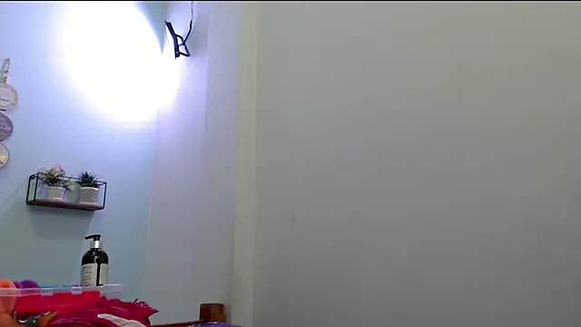 ashlyanaldeep18 online show from March 7, 2:40 am