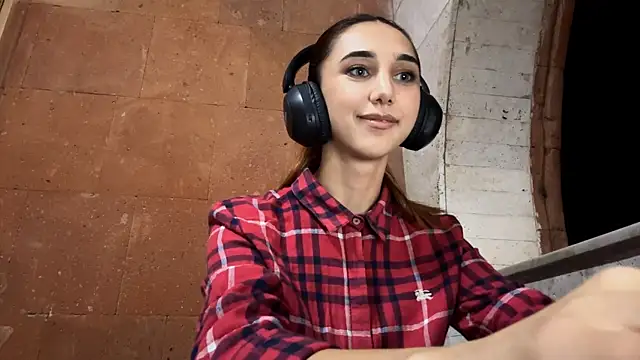 Snapshot of LinaMour chatting on September 10, 9:59 pm LinaMour online show from September 10, 9:59 pm