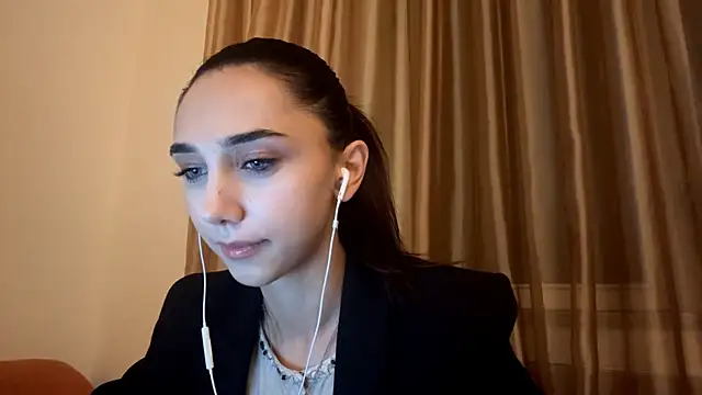 Snapshot of LinaMour chatting on September 24, 10:09 pm LinaMour online show from September 24, 10:09 pm