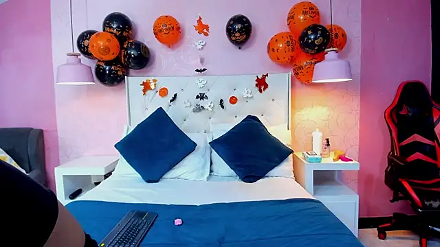 SkylerBloomm online show from October 22, 3:11 am