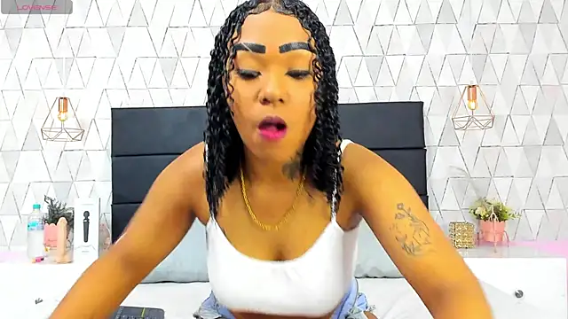 SkylerBloomm online show from April 26, 11:02 pm