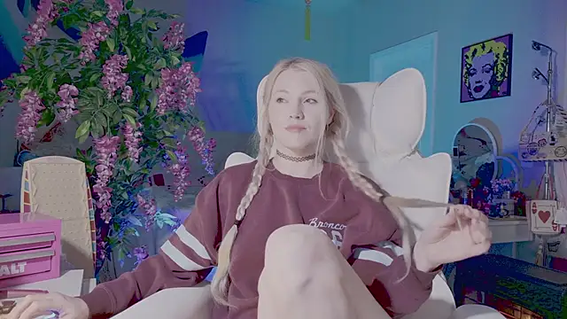 Talulaa online show from April 27, 7:11 pm