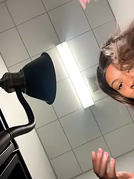 Snapshot of Idonotcherishu chatting on October 1, 12:04 am Idonotcherishu online show from October 1, 12:04 am