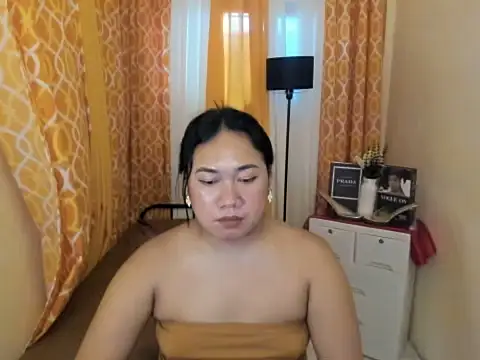 TsUncutKaren online show from April 22, 2:52 am