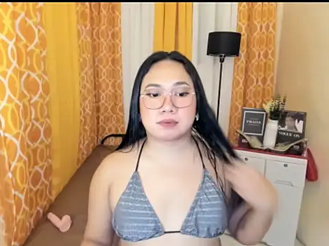 TsUncutKaren online show from April 25, 5:32 pm