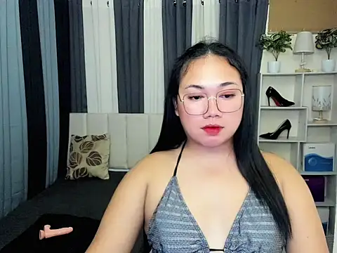 TsUncutKaren online show from February 17, 5:56 pm