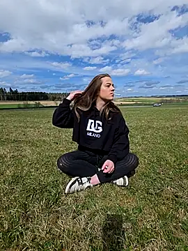 Luna Lynn online show from April 6, 11:55 am