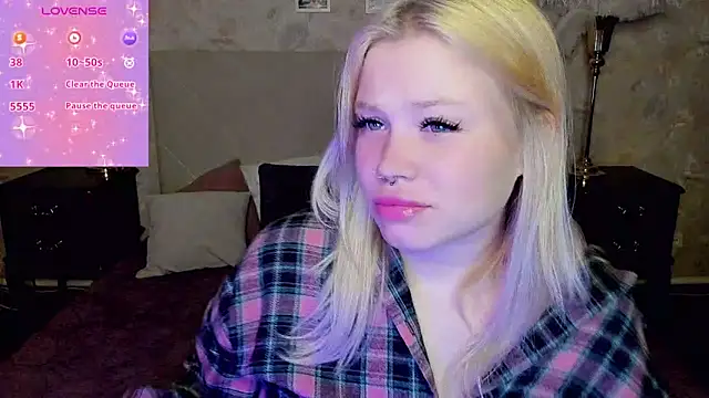 Snapshot of Diana_Dream chatting on September 24, 8:19 pm Diana Dream online show from September 24, 8:19 pm