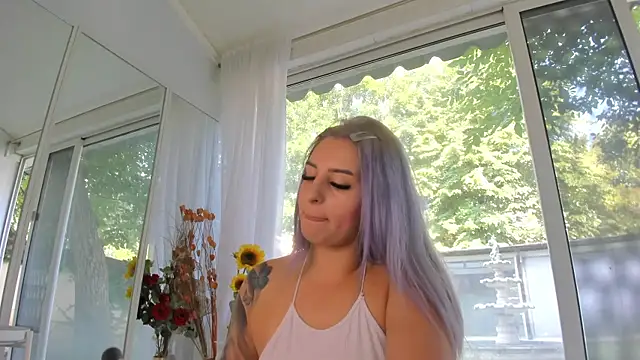 Ella Vee online show from July 19, 6:59 am