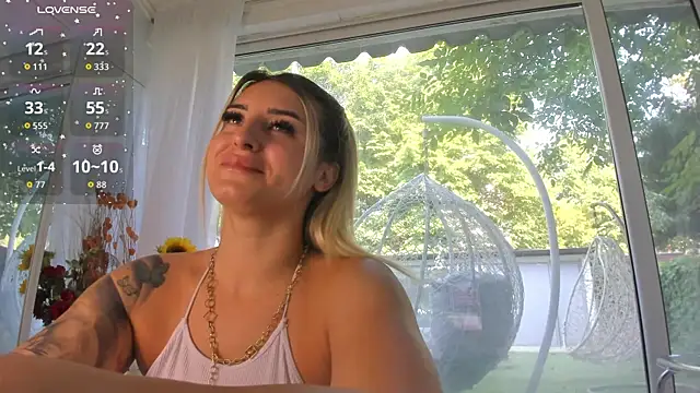 Ella Vee online show from July 3, 6:19 am