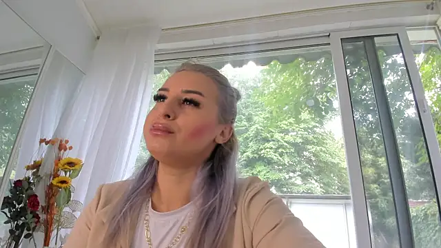 Ella Vee online show from July 23, 5:37 am