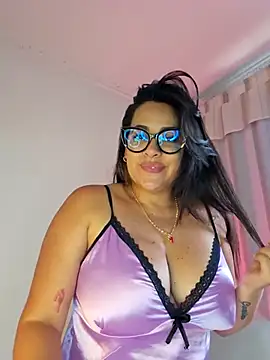 Nicoleefaith  online show from April 12, 9:28 pm