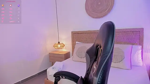 desireee  online show from March 31, 12:16 pm