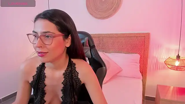 desireee  online show from April 27, 12:13 pm