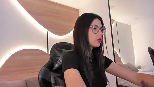 desireee  online show from November 1, 12:20 pm