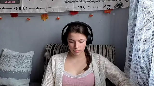 CutieAnny online show from November 27, 7:00 am