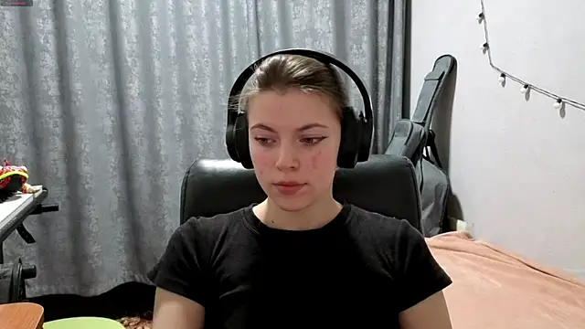 CutieAnny online show from April 21, 8:16 pm