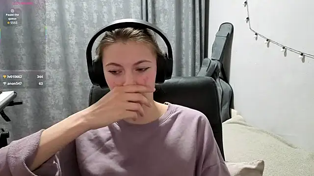 CutieAnny online show from April 27, 9:23 pm