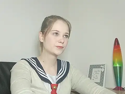 Snapshot of LydiaYoung chatting on September 18, 6:17 pm LydiaYoung online show from September 18, 6:17 pm