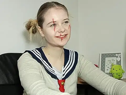 Snapshot of LydiaYoung chatting on October 31, 7:18 pm LydiaYoung online show from October 31, 7:18 pm