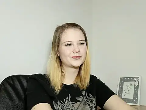 Snapshot of LydiaYoung chatting on September 30, 6:24 pm LydiaYoung online show from September 30, 6:24 pm