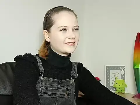 Snapshot of LydiaYoung chatting on October 16, 6:10 pm LydiaYoung online show from October 16, 6:10 pm