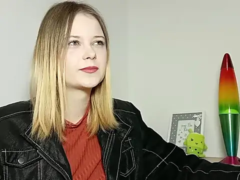 Snapshot of LydiaYoung chatting on October 9, 6:12 pm LydiaYoung online show from October 9, 6:12 pm