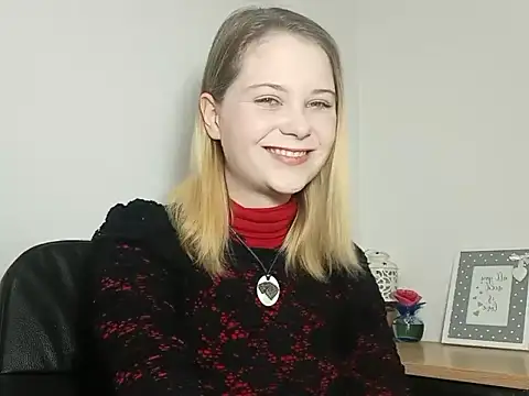 Snapshot of LydiaYoung chatting on September 11, 2:17 pm LydiaYoung online show from September 11, 2:17 pm