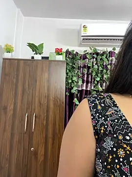 Snapshot of V-Hot-Sweti chatting on October 18, 6:10 pm V-Hot-Sweti online show from October 18, 6:10 pm