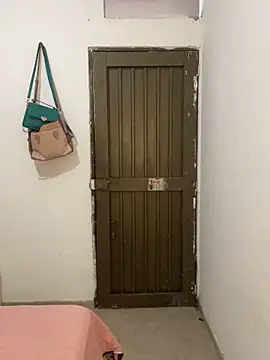 zaracollins01 online show from February 20, 6:20 pm