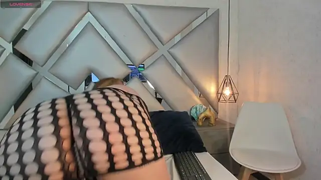 ABRILMILLER VC online show from April 22, 7:33 pm