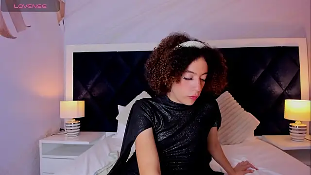 Snapshot of Isabella_glam chatting on October 4, 8:57 pm Isabella glam online show from October 4, 8:57 pm