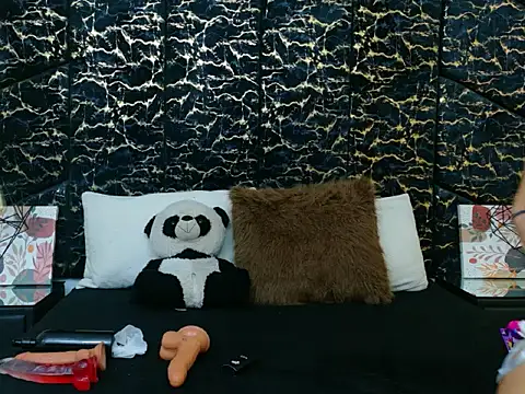 ZoeeGuzman online show from September 15, 9:44 pm